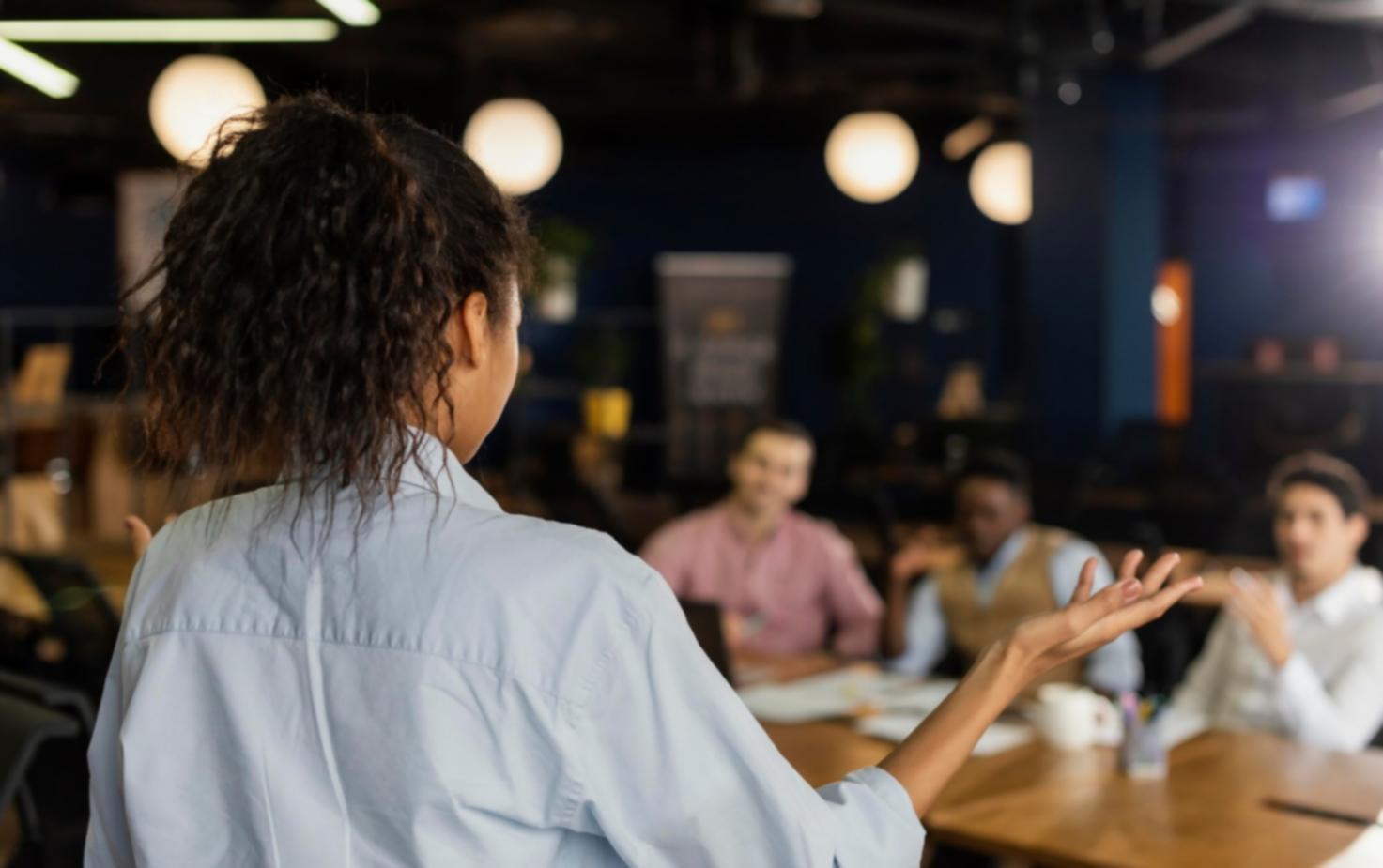 Ejemplo de hoja de control financiero con categorías organizadas